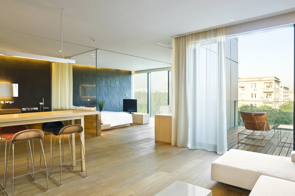 China is building a luxury hotel in an abandoned quarry China is building a luxury hotel in an abandoned quarry